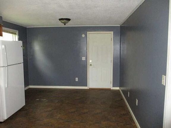 4th image of 916 Monroe Cir