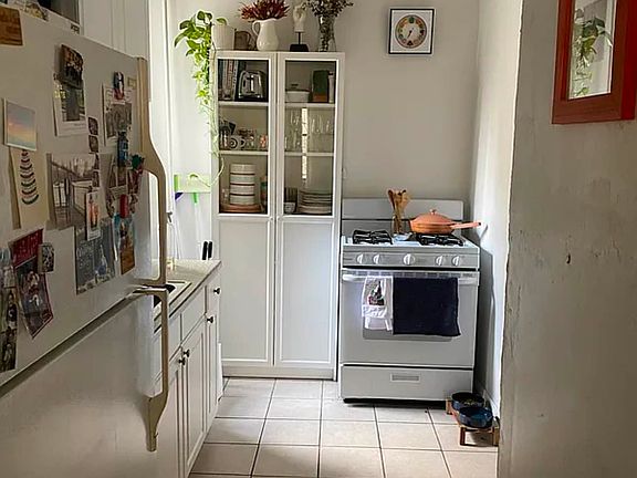4th image of 311 8th St APT 4A