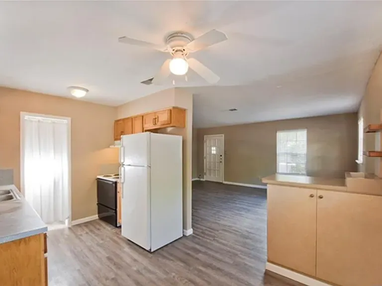 306 Orchard St — Photo 2