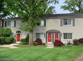 752 Graefield Ct, Birmingham, MI 48009