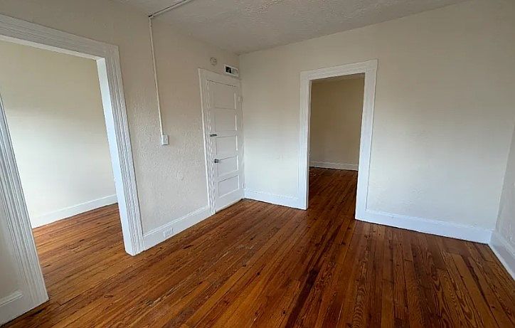1st image of 122 Rennell St #1
