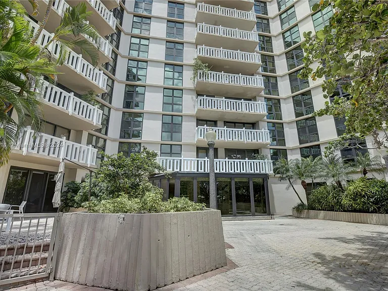 1121 Crandon Blvd #D1201 — Photo 33