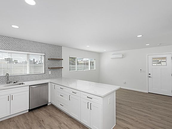 5th image of 6337 Newsome Dr