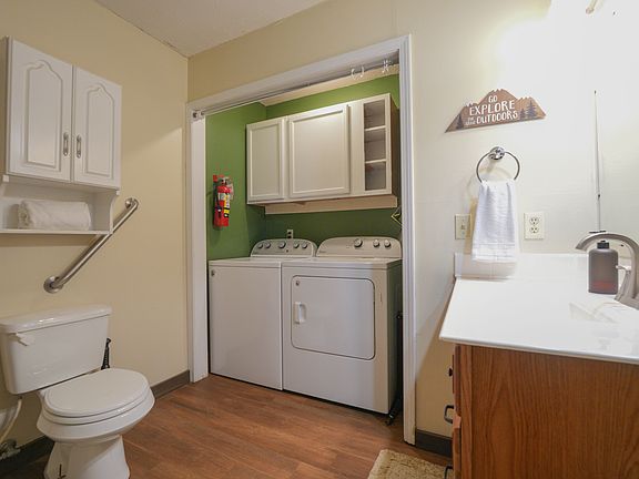 5th image of 425 Hemlock Ln #1