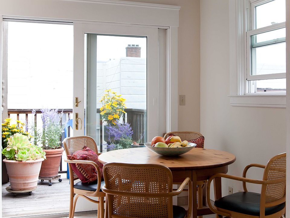 Eat in kitchen with walk out deck - Top Floor