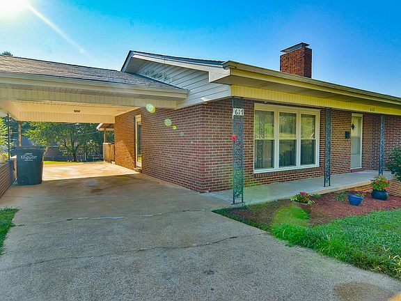 5th image of 617 Hollis St