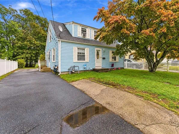 12 Deacon Ave, Warwick, RI 02886