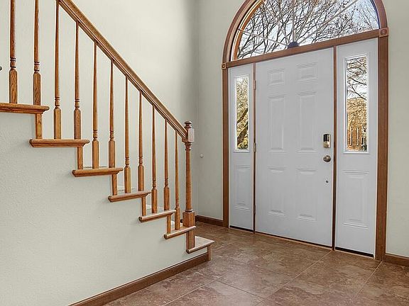 3rd image of 8 Brookshire Ln
