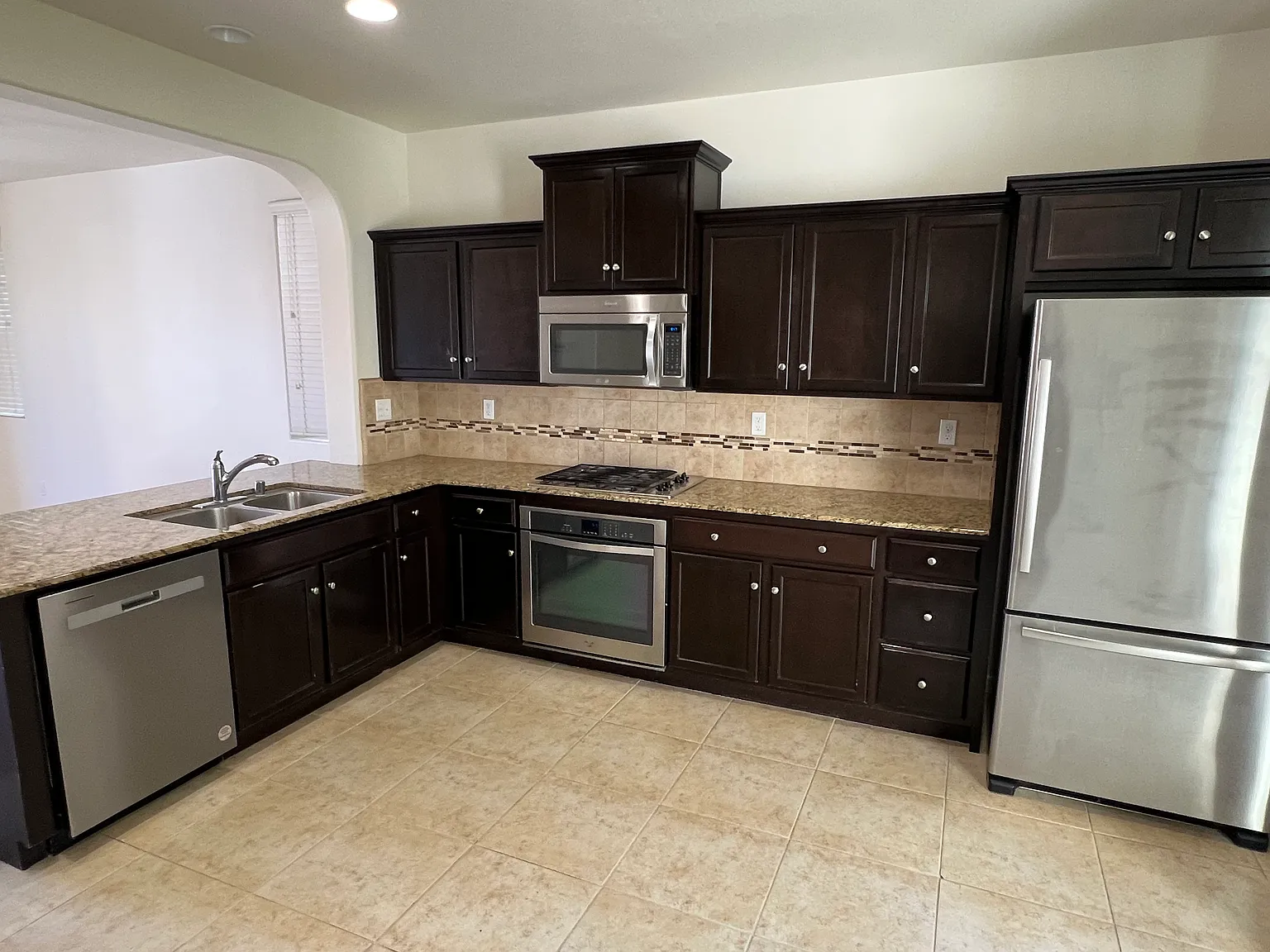 3 bed, 2.5 bath, 1203 sqft, $2,200 — Photo 4