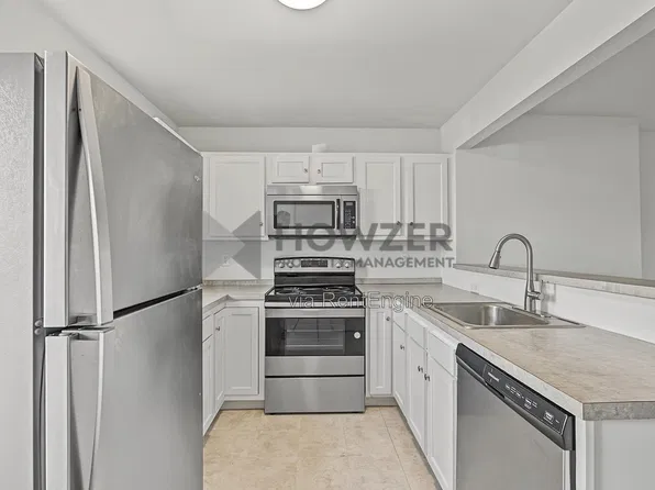 39 Pearl St #E, Hyannis, MA 02601