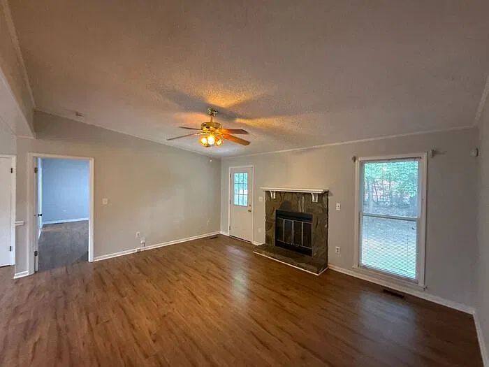 3 bed, 2.0 bath, 1288 sqft, $1,750 — Photo 3