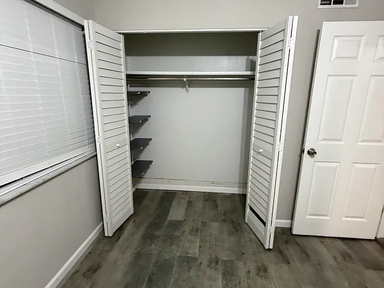 1404 Paula Dr — Photo 21