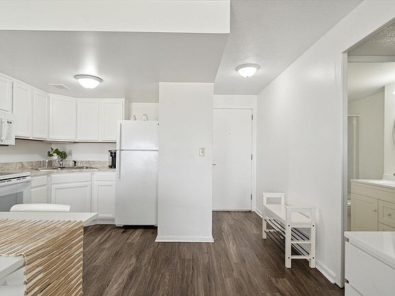 5th image of 715 W Michigan Ave APT 607