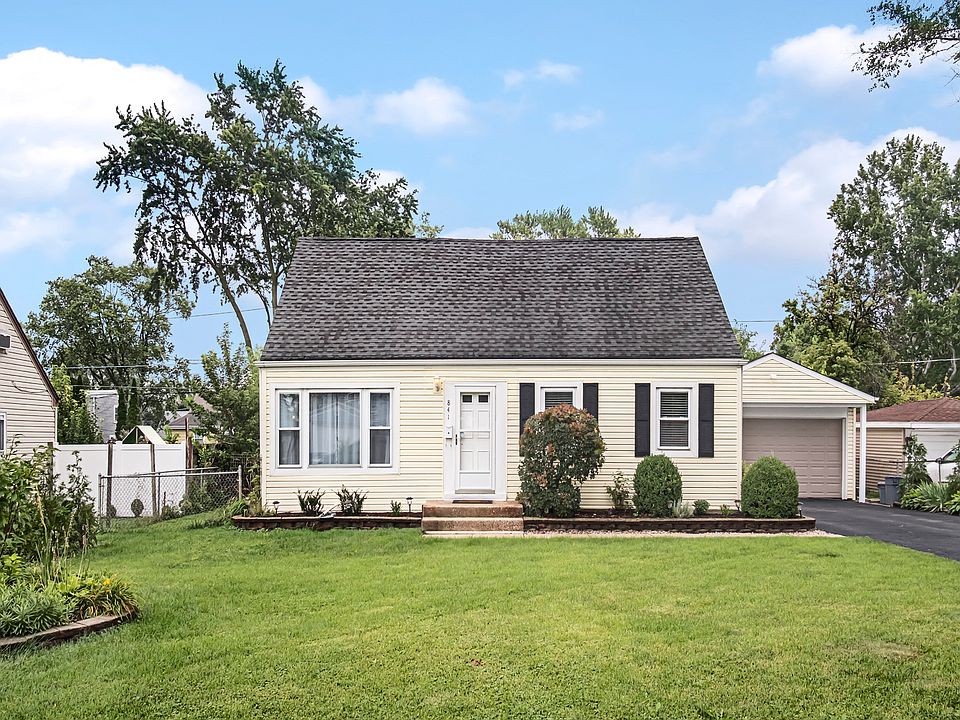 1st image of 841 N Prater Ave