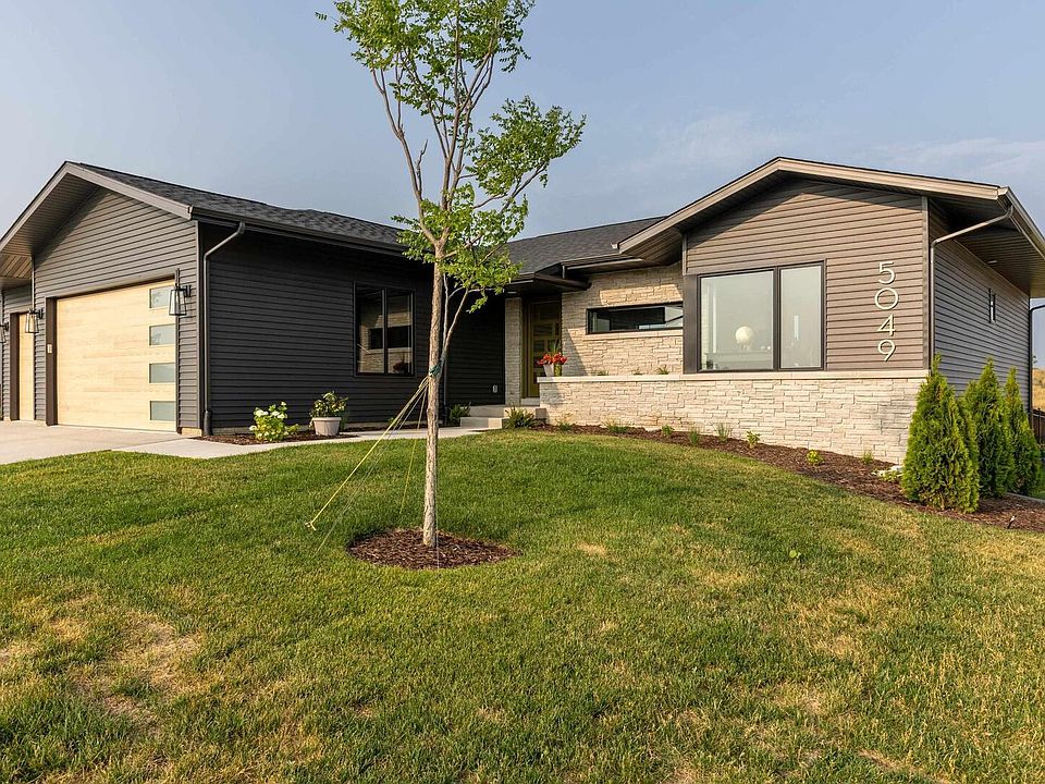 1st image of 5049 Pinecreek Ln