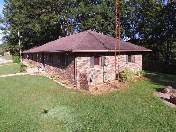 3rd image of 1643 Hillcrest Dr