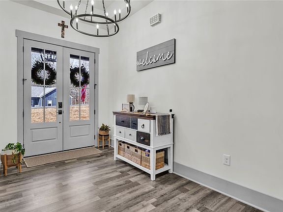 3rd image of 919 Watercrest Rd