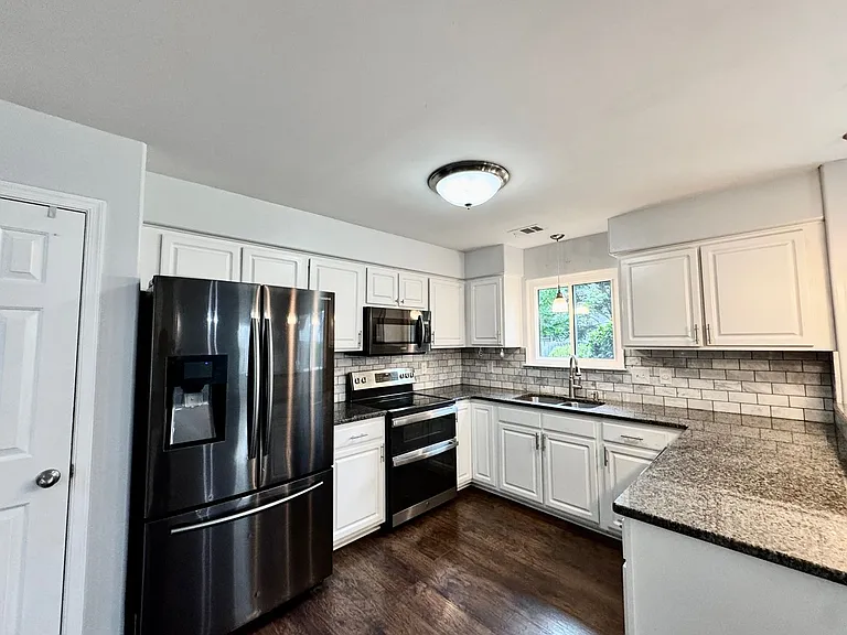 1733 Bernstein Dr — Photo 15
