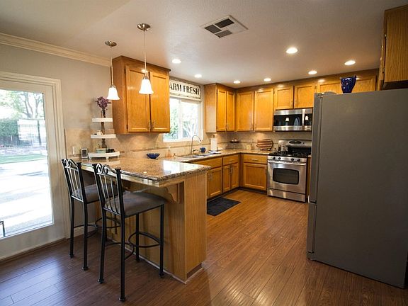 2nd image of 2566 Deerwood Ct