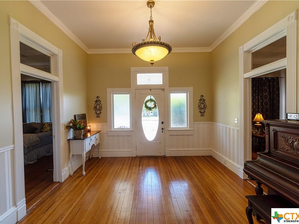 711 Summit St, Schulenburg, TX 78956 Zillow