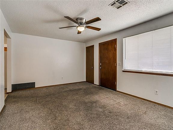 5th image of 3021 Overland Dr