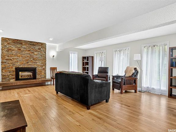 4th image of 3445 Caen STREET