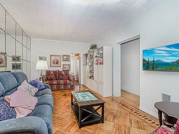 4th image of 1942 61st St #1