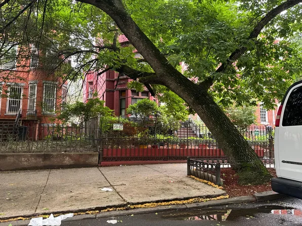 834 Prospect Pl, Brooklyn, NY 11216