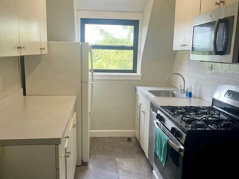 64 Kensington Rd #3C — Photo 4