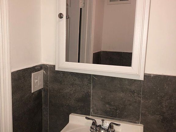 4th image of 34 N 7th St #1