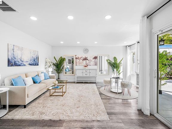 4th image of 4019 Rennellwood Way