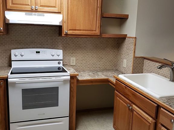 4th image of 441 NE Kettle St APT D101