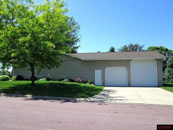 5th image of 25 Willow Dr
