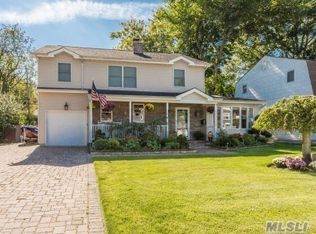 75 Argyle Rd, Albertson, NY 11507