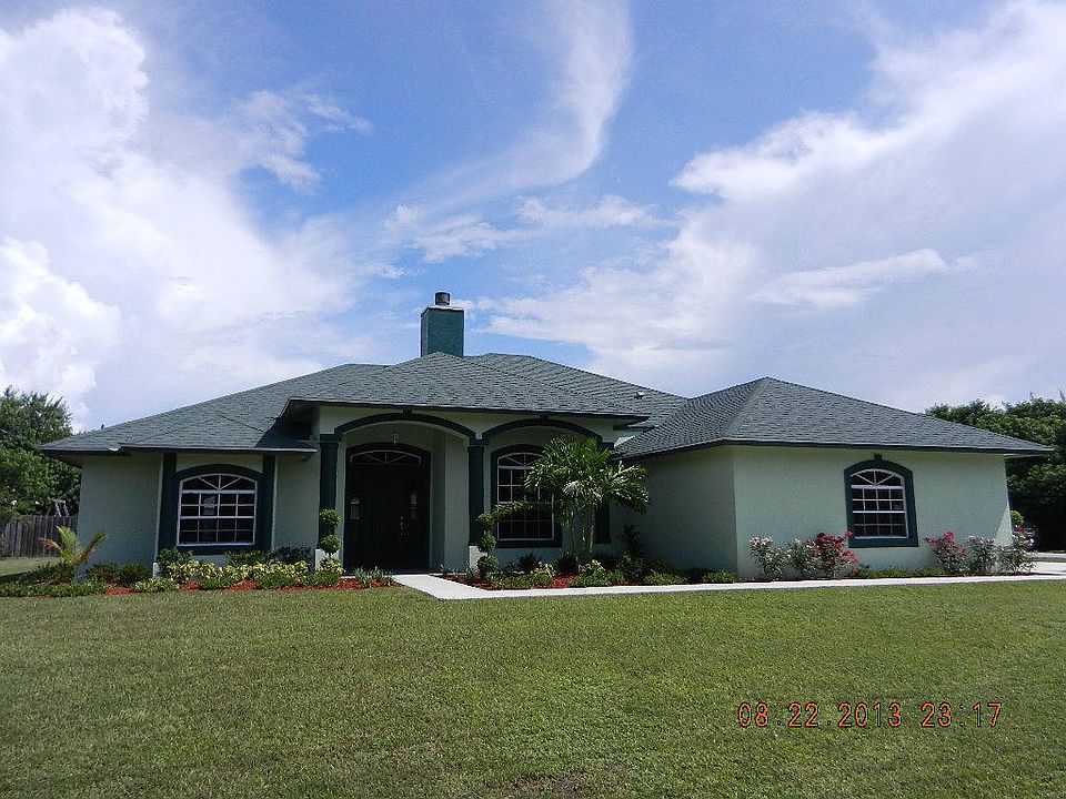 1st image of 361 NW Floresta Drive