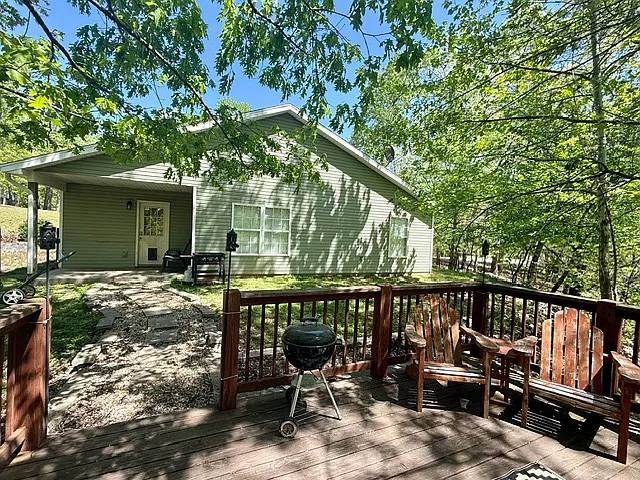 3 bed, 1228 sqft, $2,300 — Photo 4
