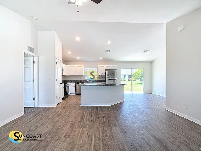 4415 NE 22nd Ct — Photo 4