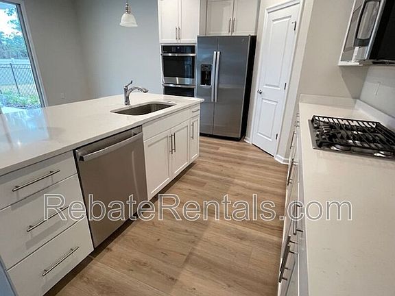 3rd image of 155 Tower Ct