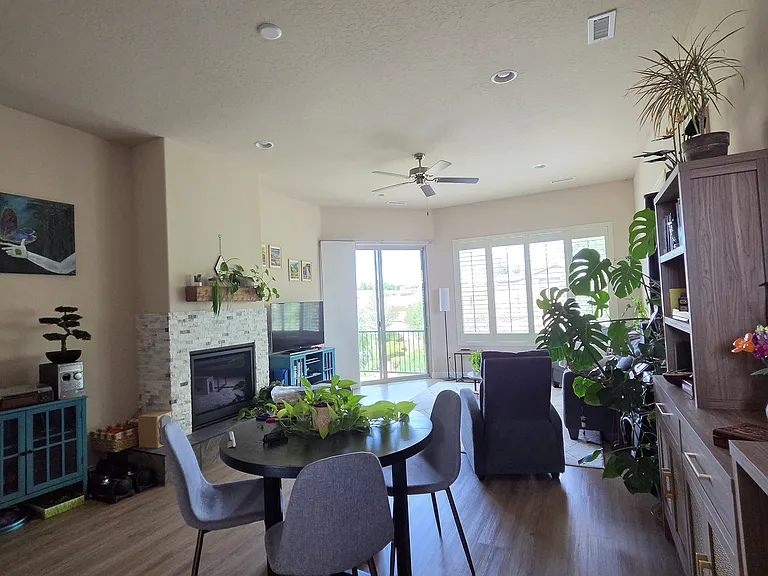 1886 Kensington Ct — Photo 16