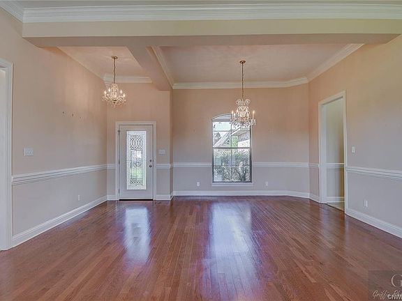 4th image of 306 Briars Ct