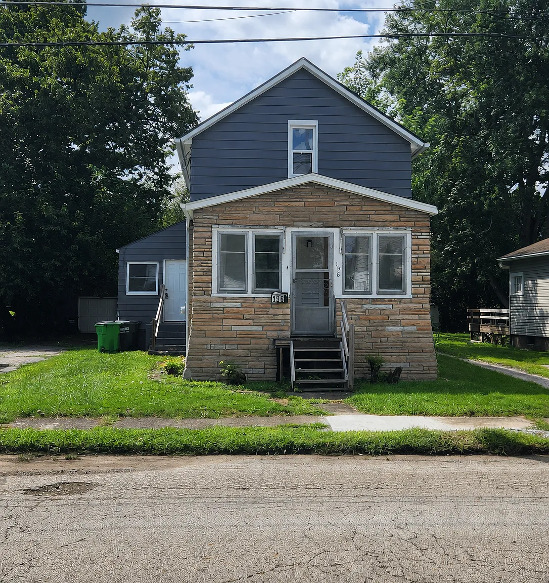 3 bed, 1.5 bath, 1020 sqft, $1,375 — Photo 1