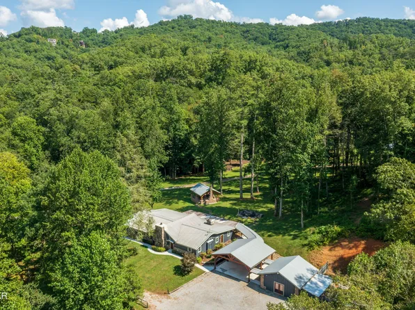 2050 E Millers Cove Rd, Walland, TN 37886