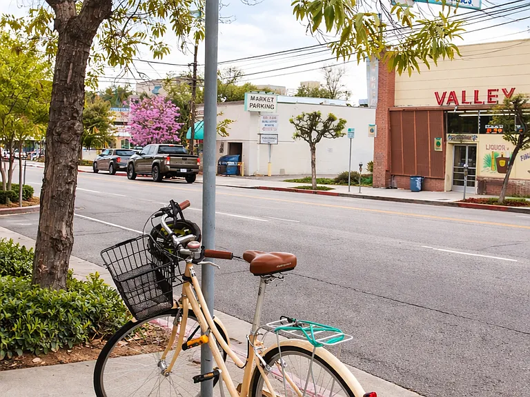 Bike locally around the neighborhood or enjoy longer routes extending toward the LA River bike path.
