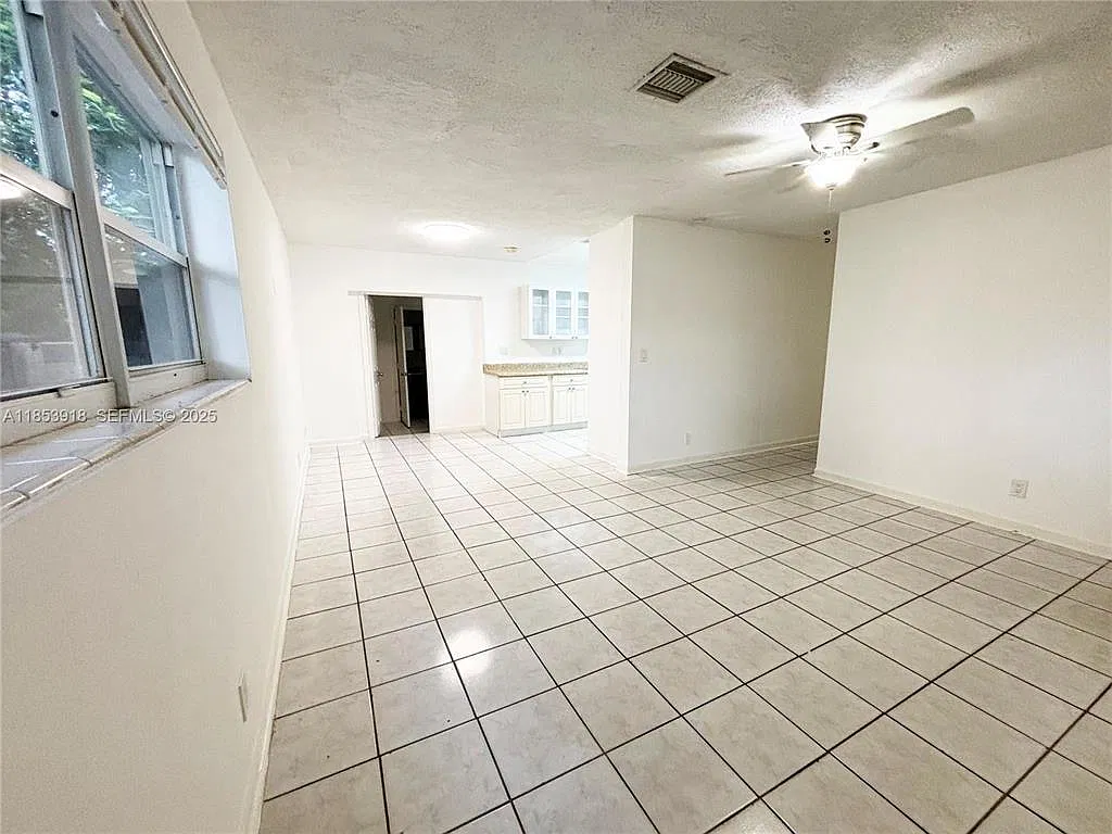 4 bed, 2.0 bath, 1368 sqft, $2,999 — Photo 2