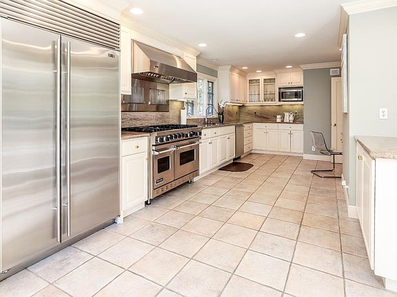 3rd image of 1805 Bay Laurel Dr