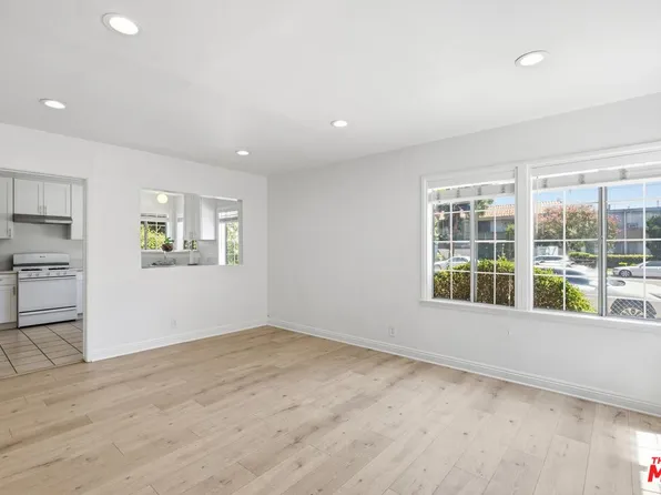 14323 Burbank Blvd, Sherman Oaks, CA 91401