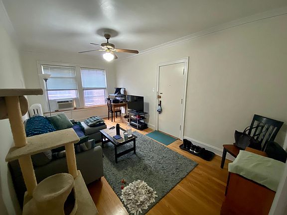 5th image of 927 W Oakdale Ave APT 3H