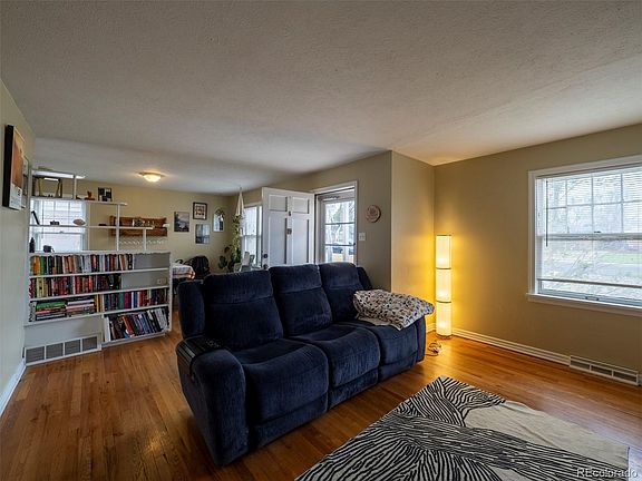 3rd image of 2880 Oneida Street