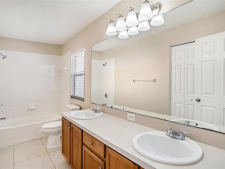12712 Longcrest Dr — Photo 16