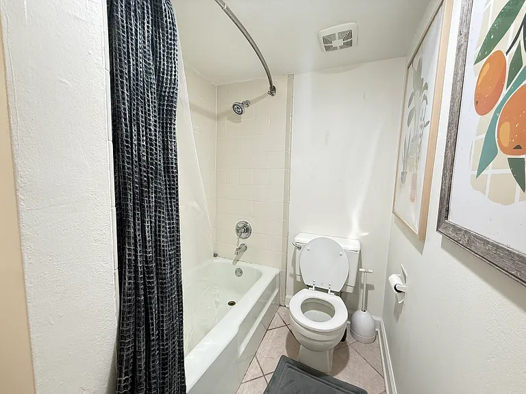 353 N Post Oak Ln #823 — Photo 12